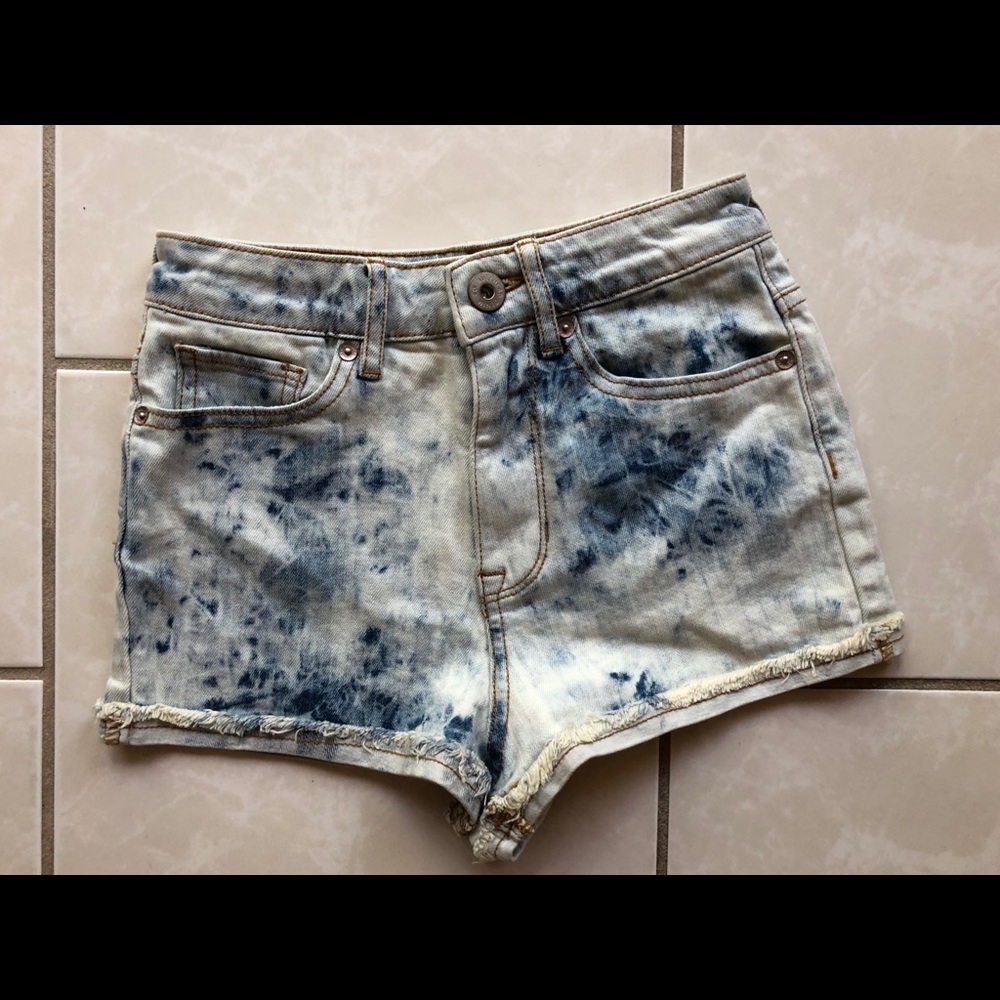 Bullhead acid wash jean shorts